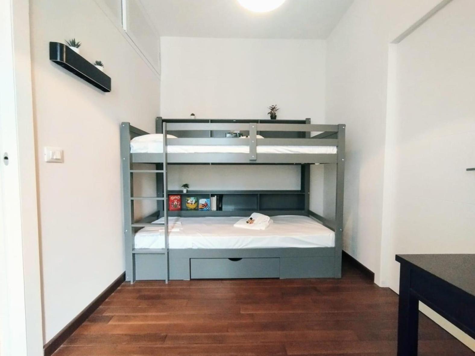Joivy Spacious Family Apt For 4, In Carignano, Genoa Exterior photo